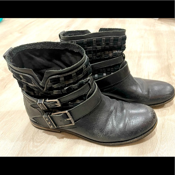 Saks black leather boot, silver buckle hardware - Picture 2 of 3